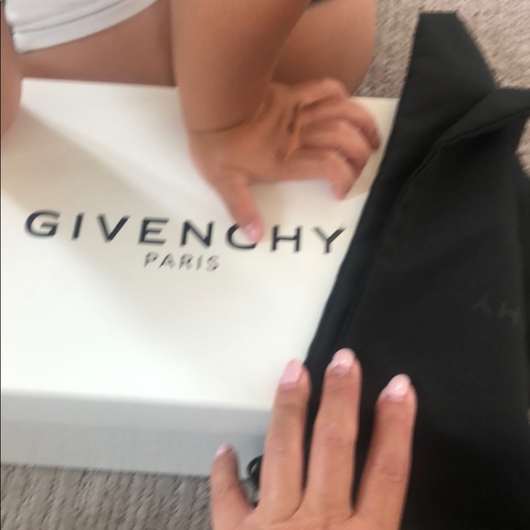 Givenchy Paris - Picture 5 of 6